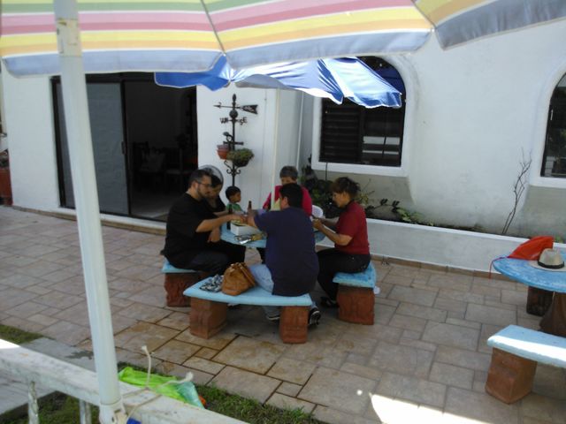 Familia en terraza